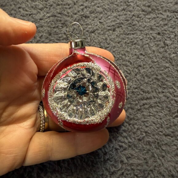 Vintage Glass Christmas Ornaments Set Of 6 Red & Silver Glitter Accents 1 Broken - Picture 5 of 16